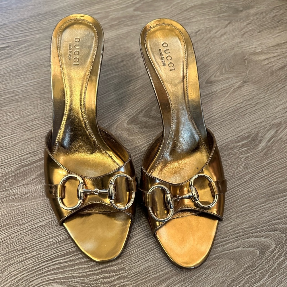 GUC gold Gucci shoes size 7